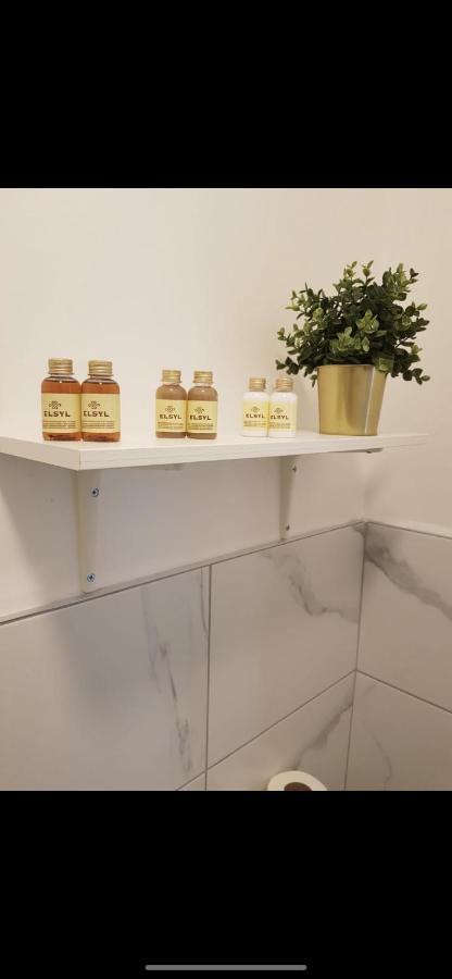 Adams Townhouse Bed and Breakfast Ντίνγκλε Εξωτερικό φωτογραφία